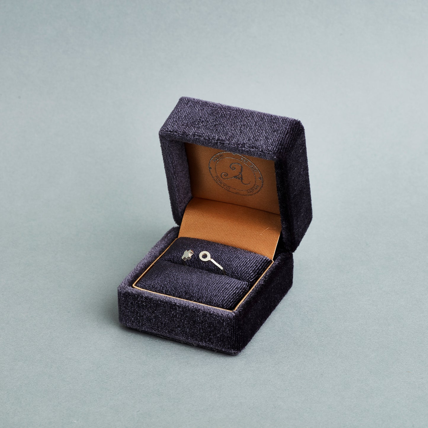 kiss hug ring sv925
