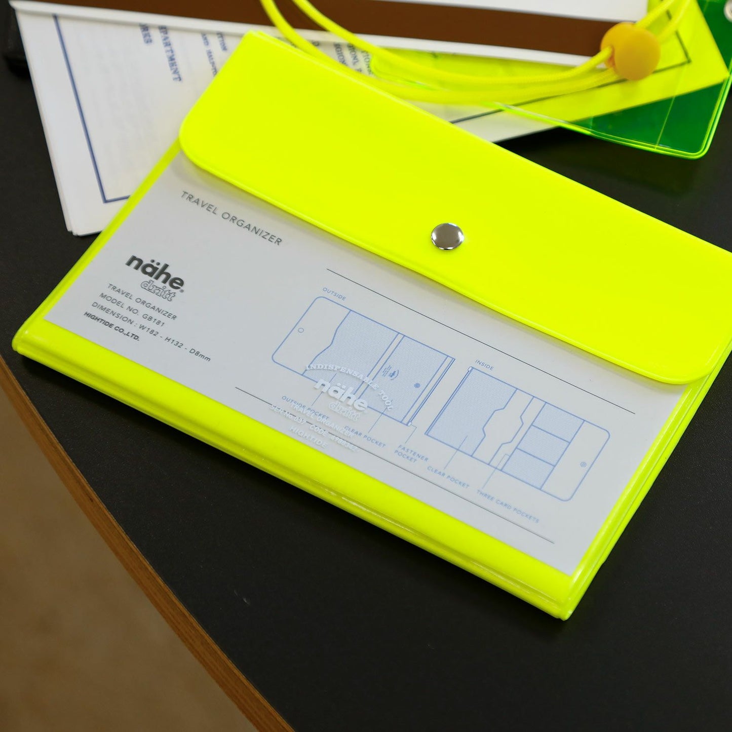 Travel Organizer Neon