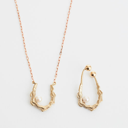 Oyster  necklace